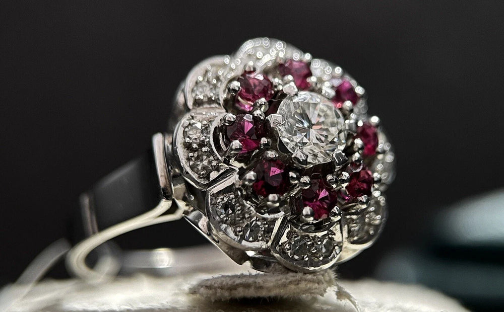 Ring mit Rubinen und Brillant 0,45 ct – 585 Weißgold, Gr. 56