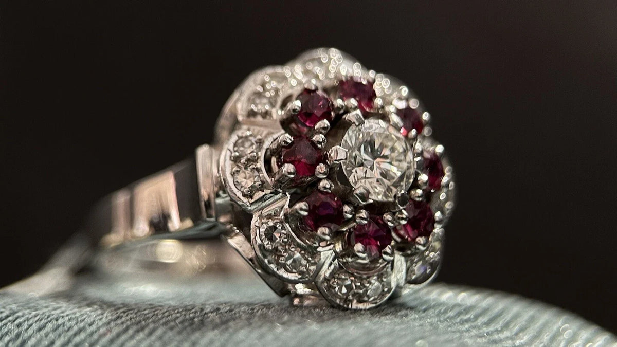 585 Weißgold Ring mit Rubinen, Diamanten & Brillant ca. 0,45 ct R/iF Gold 14K