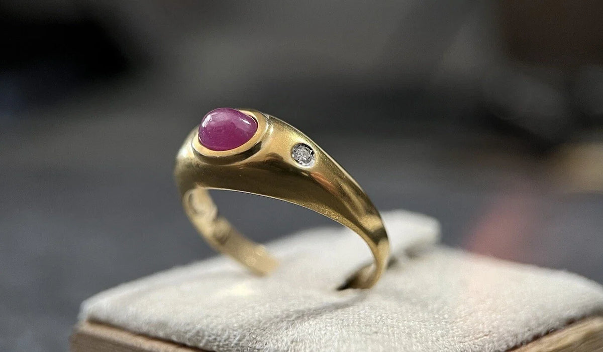 333 Gold Ring Mit Rubin & Diamanten Gelbgold 8 Karat Gr. 56,5 2,3g