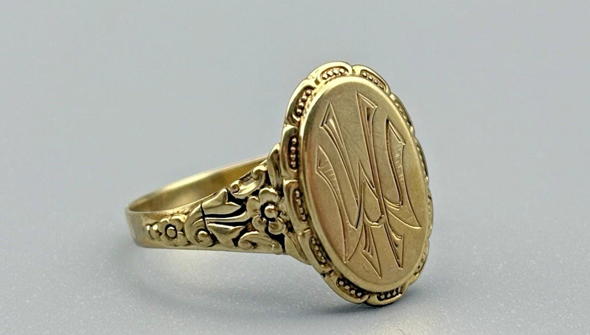8 Karat Gold Siegelring „H W“ Buchstaben Gelbgold 333 Gr. 67 Herrenring