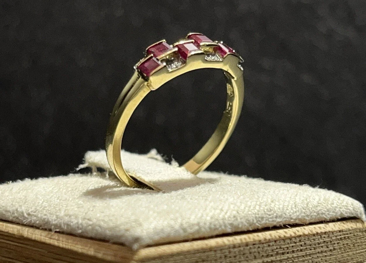 750 Gold Ring Mit Brillianten Und Rubinen Gr. 53 18 Karat Gelbgold