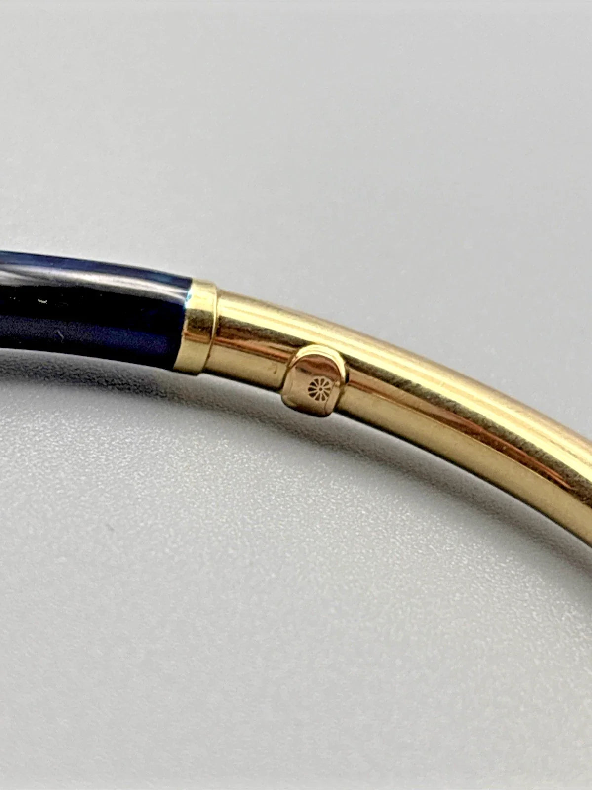 14 Karat Gold Armreif 585 Gelbgold Blaue Emaille 18,5 cm Umfang Vintage