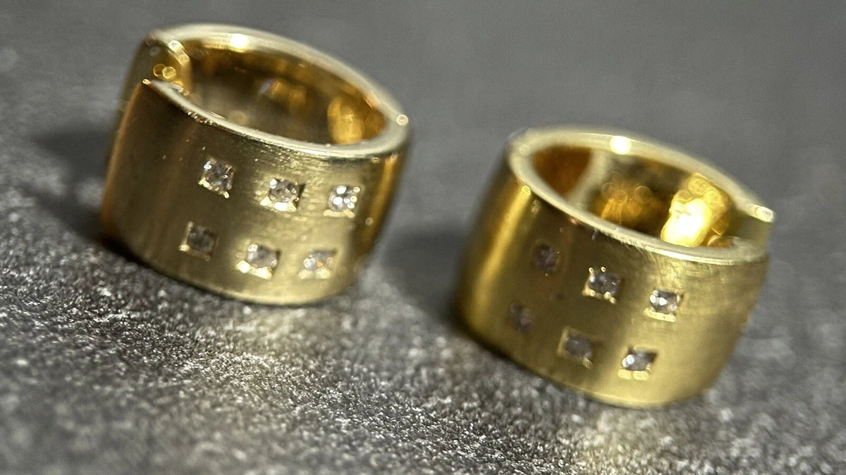 Hochwertige 585 Gold Creolen Mit 12 Brillianten Gelbgold 14 Karat Ohrringe Matt