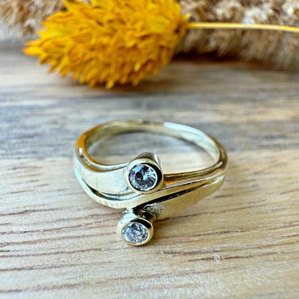 Ring mit zwei Brillanten 0,15 ct – 585 Gelbgold, Gr. 54