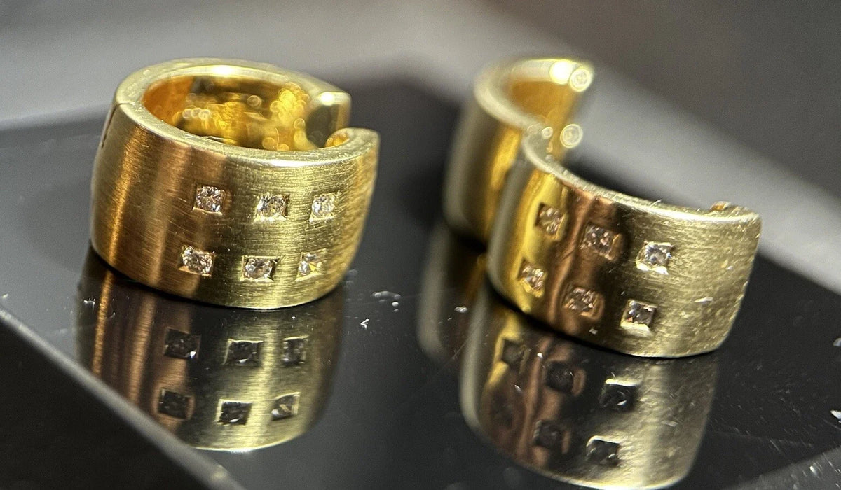 Hochwertige 585 Gold Creolen Mit 12 Brillianten Gelbgold 14 Karat Ohrringe Matt